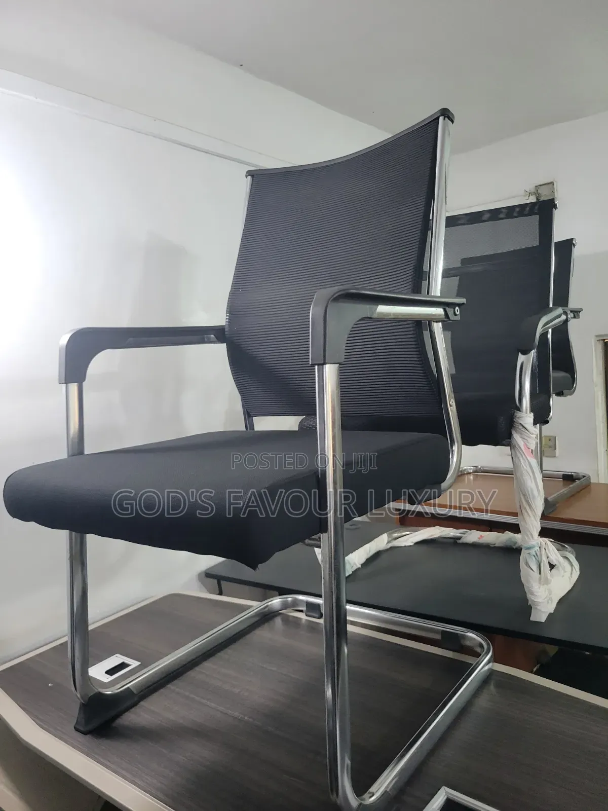 Eergonomic Visitors Chair