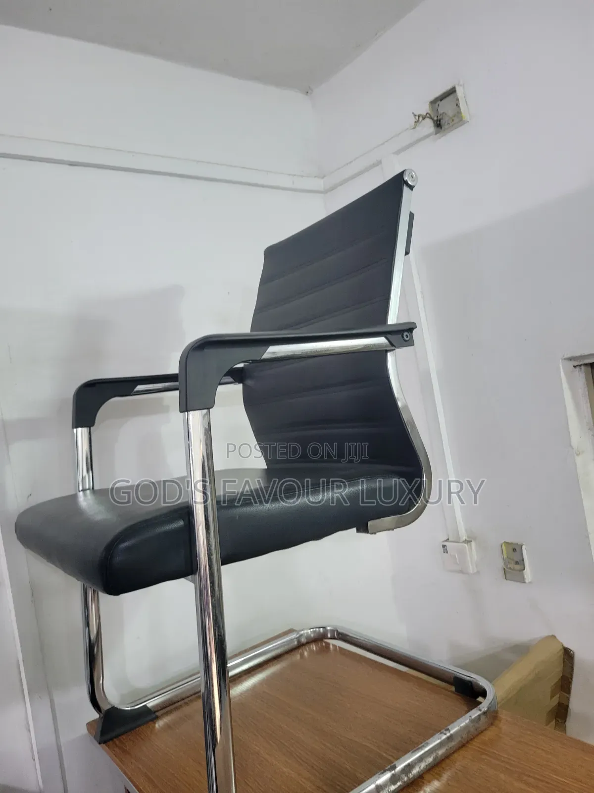 Modern Visitors Chair