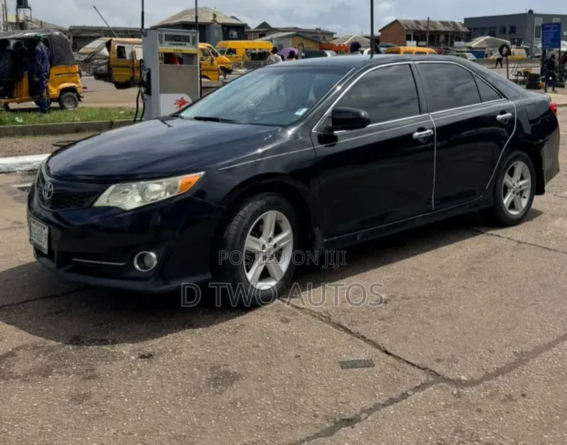 Toyota Camry SE 4dr Sedan (2.5L 4cyl 6A) 2013 Black
