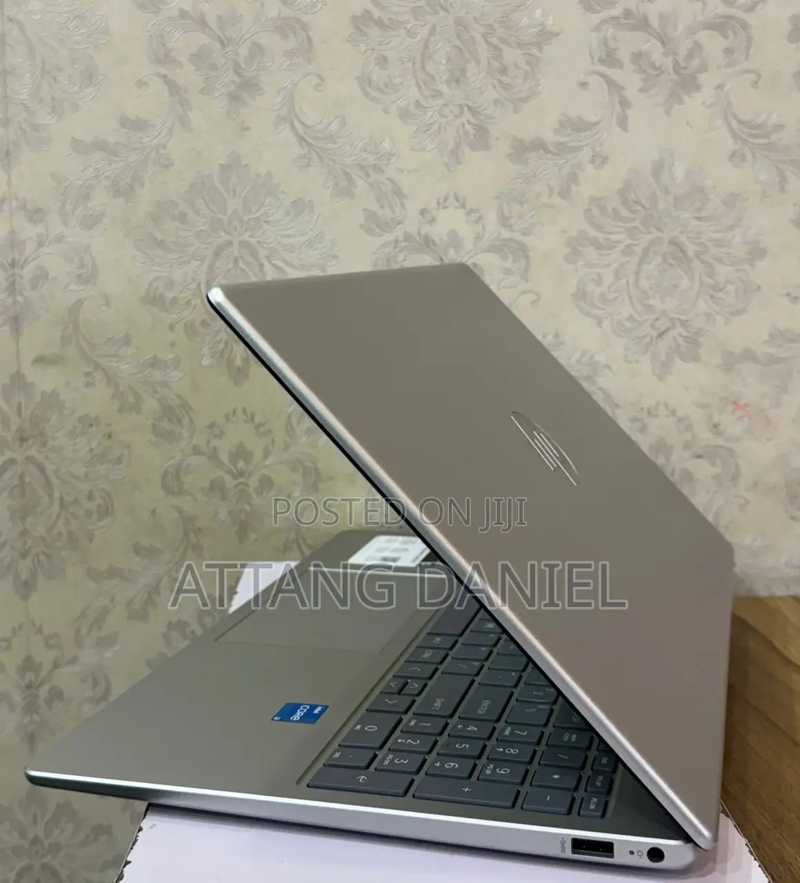 Laptop HP 15-ra003nia 8GB Intel Core i3 SSD 256GB