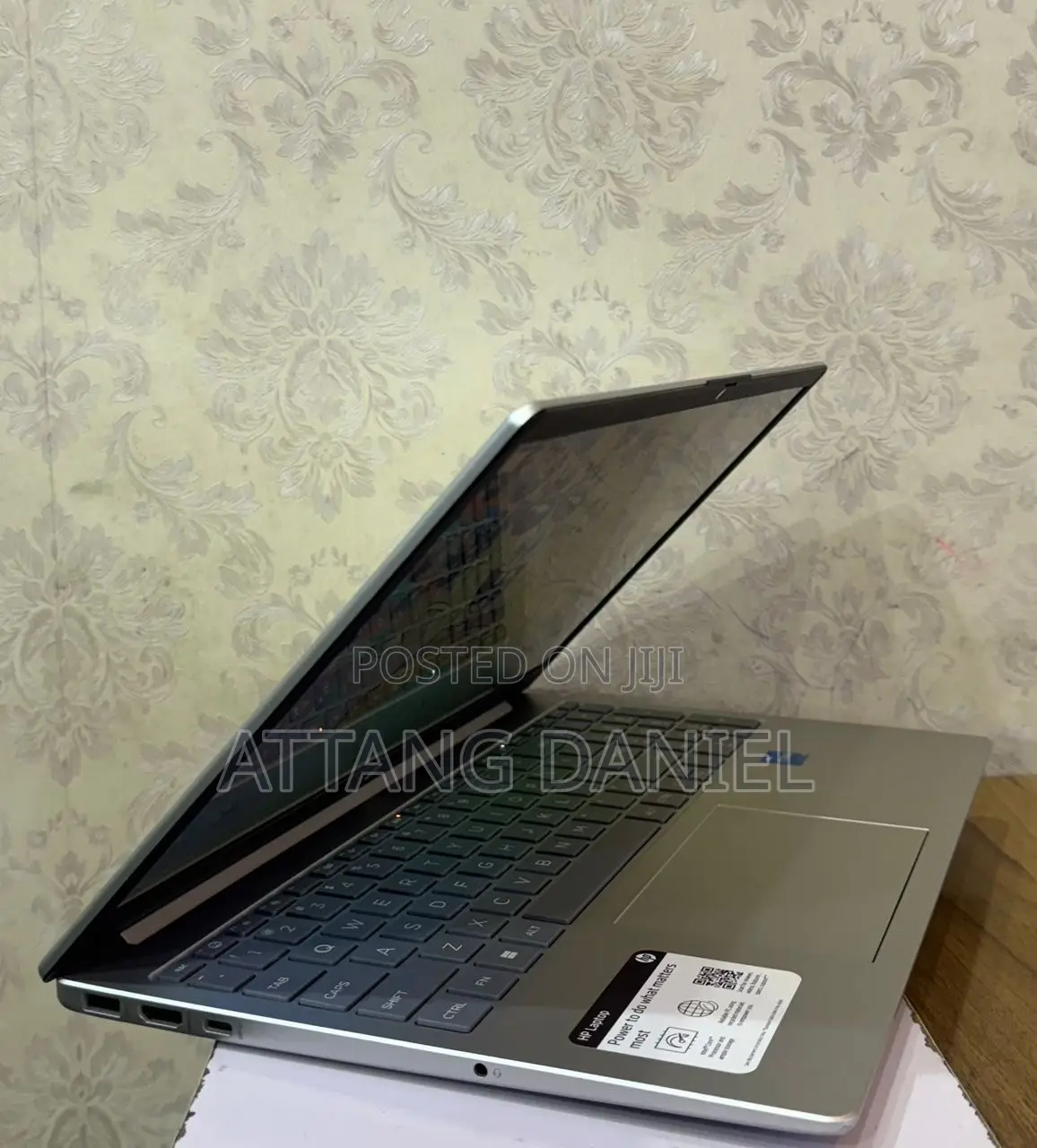 Laptop HP 15-ra003nia 8GB Intel Core i3 SSD 256GB