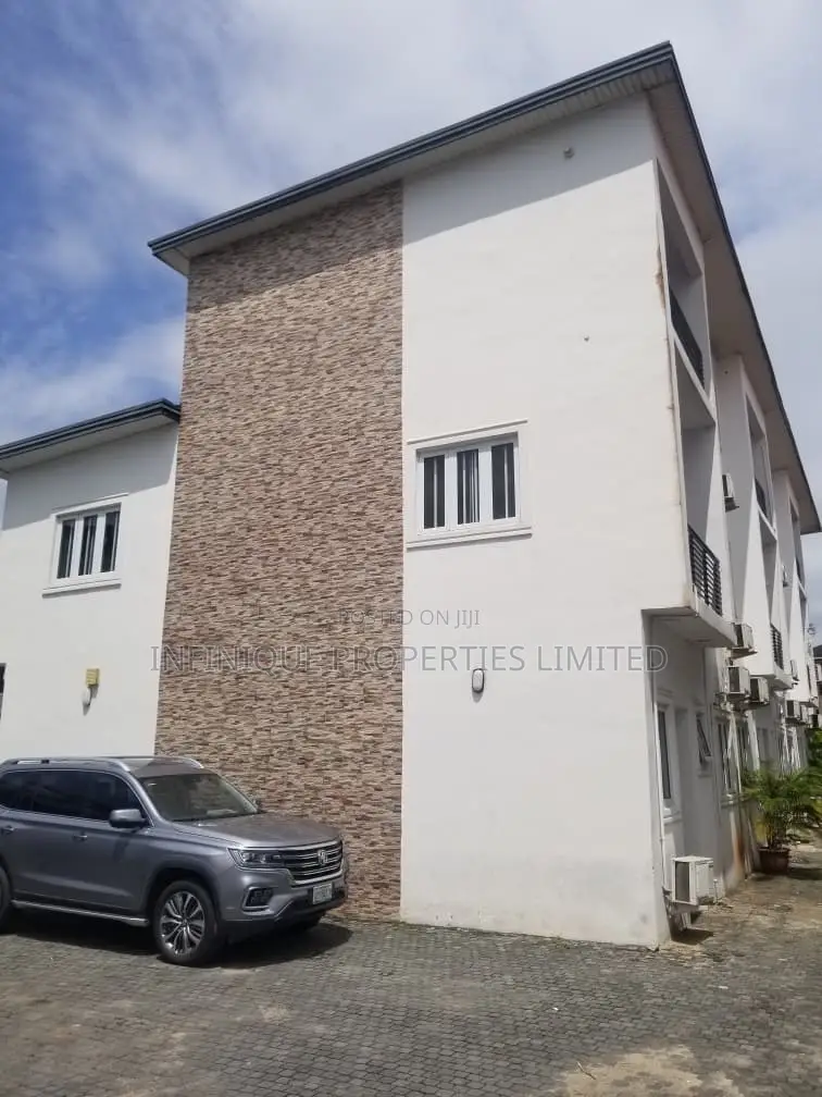 3bdrm Townhouse / Terrace in Lekki Phase 1 for rent