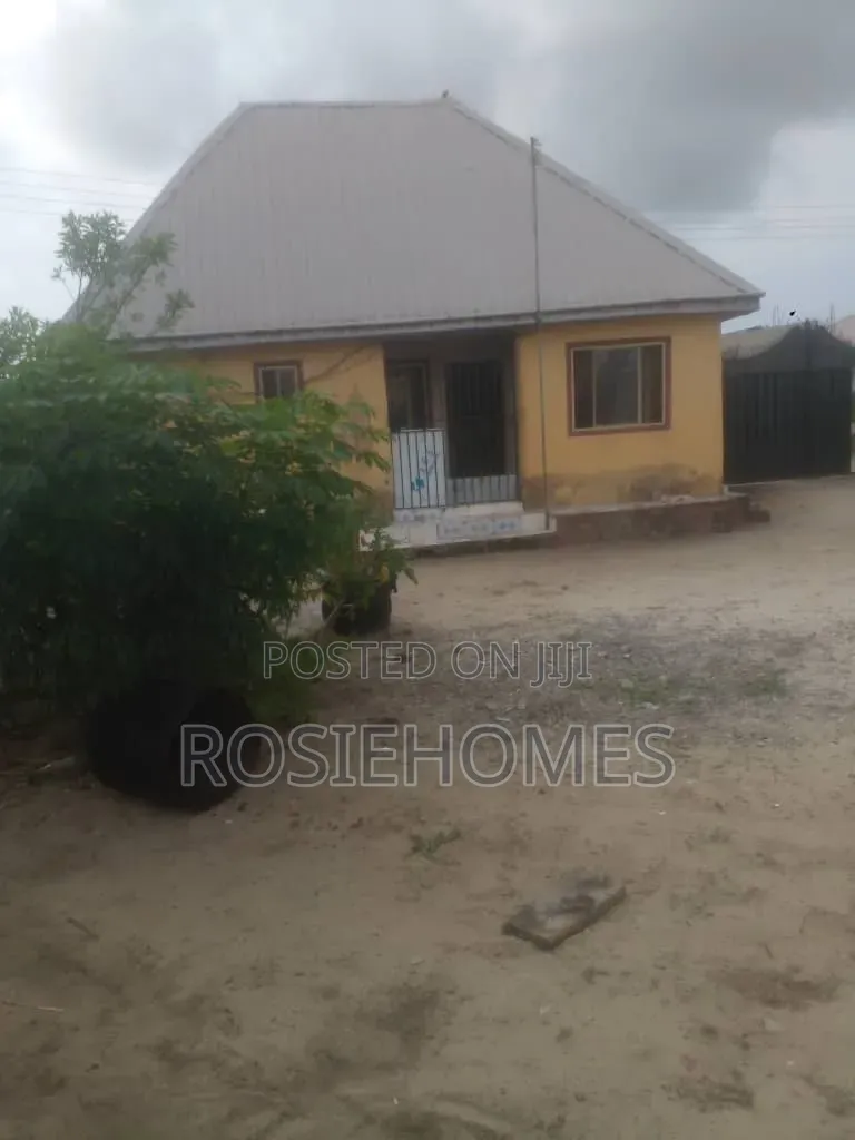 4bdrm Bungalow in Alatishe, Igando-Oloja for sale