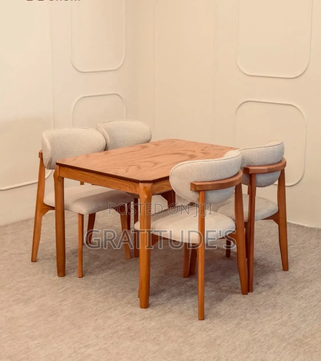 Quality Wooden Round Dining Table Set by 4 Seaters