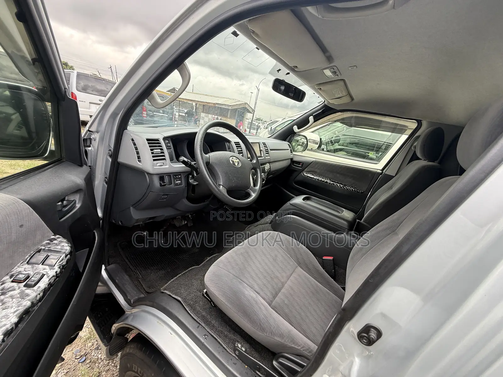 Toyota HiAce 2012 Silver