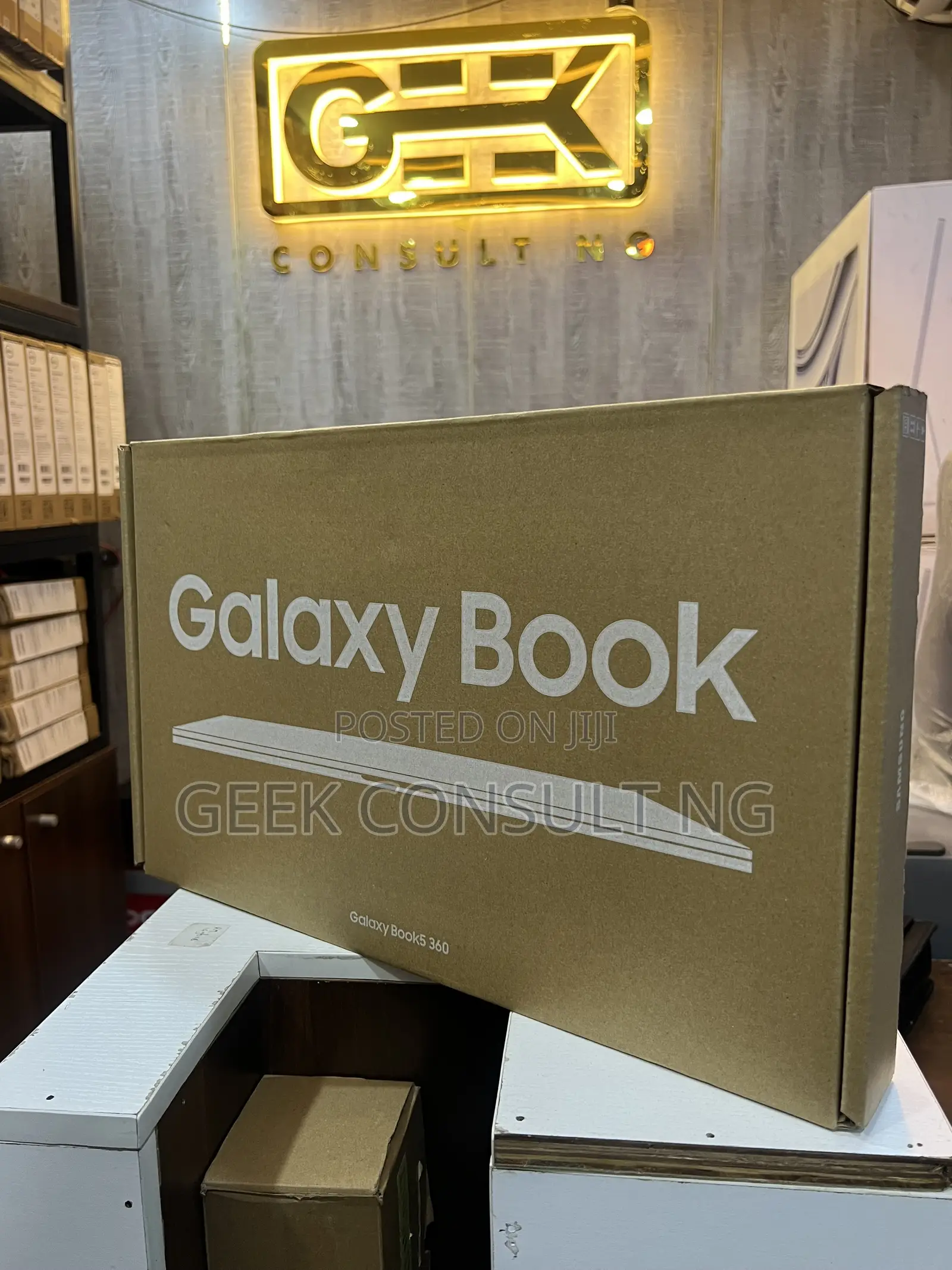 New Laptop Samsung Galaxy Book5 Pro 16GB Intel Core Ultra 7 SSD 512GB