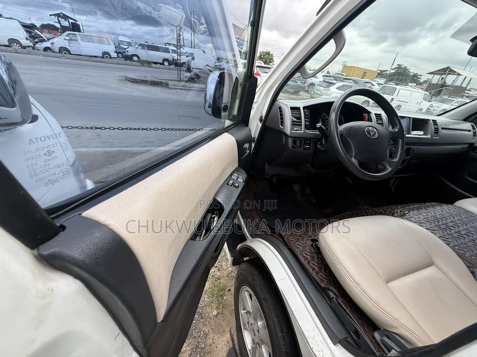 Toyota HiAce 2013 White