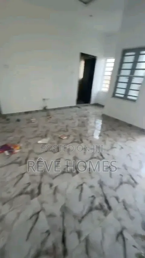Mini Flat in CHallenge / Mushin for rent