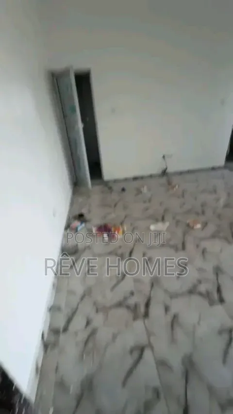 Mini Flat in CHallenge / Mushin for rent