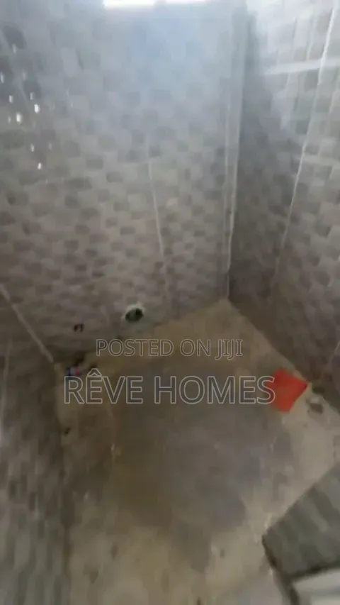 Mini Flat in CHallenge / Mushin for rent