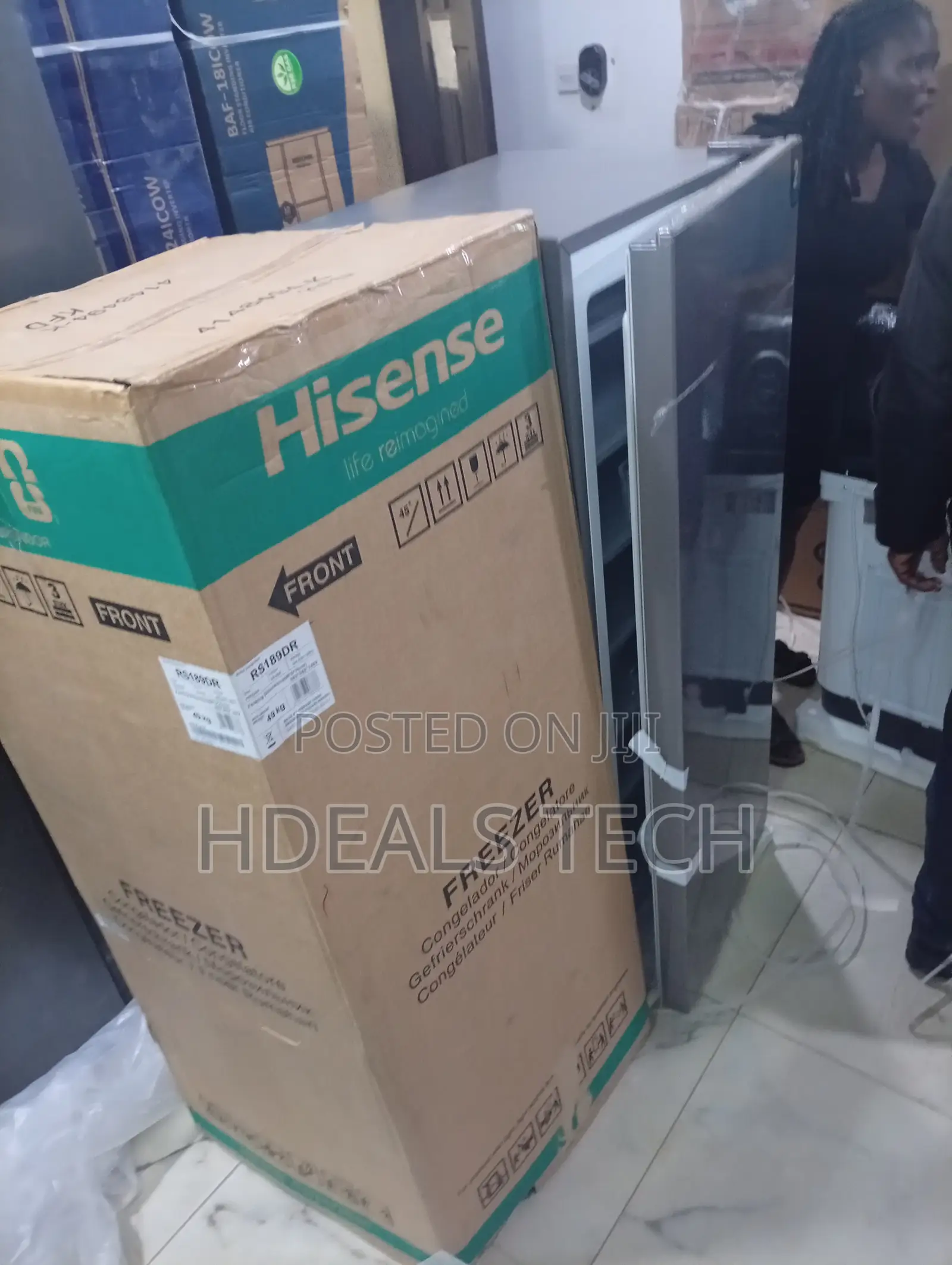 Hisense Freezer With Large Interior Shelves and Excellent Storage