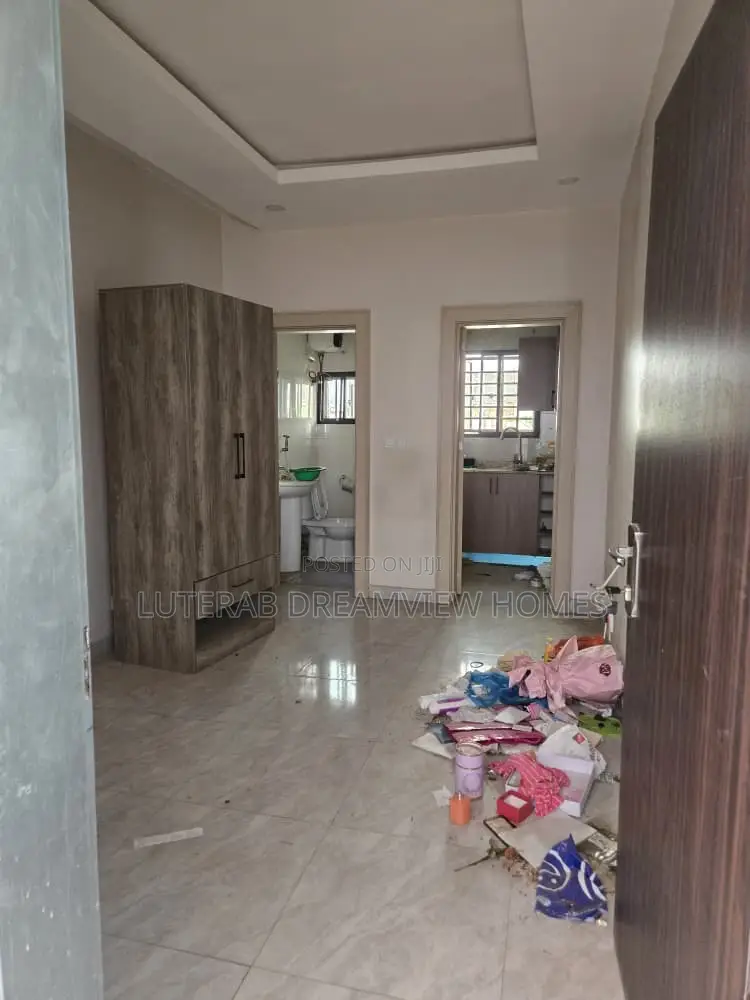 1bdrm Block of Flats in Wuse 2 for rent