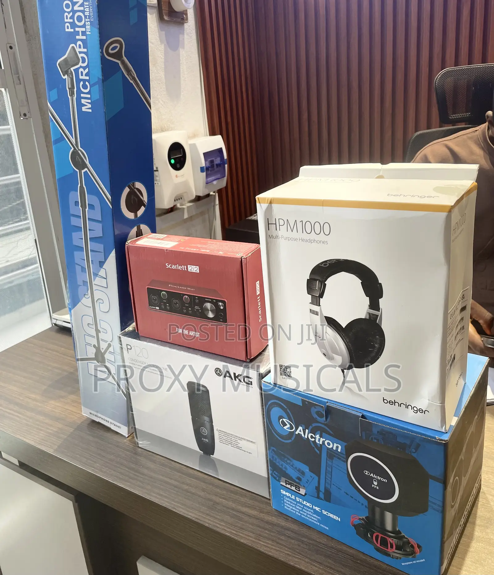 Scarlett 2i2, Akg P120 Mic, Hpm1000 Headphone, Pop Filter Mic Stand