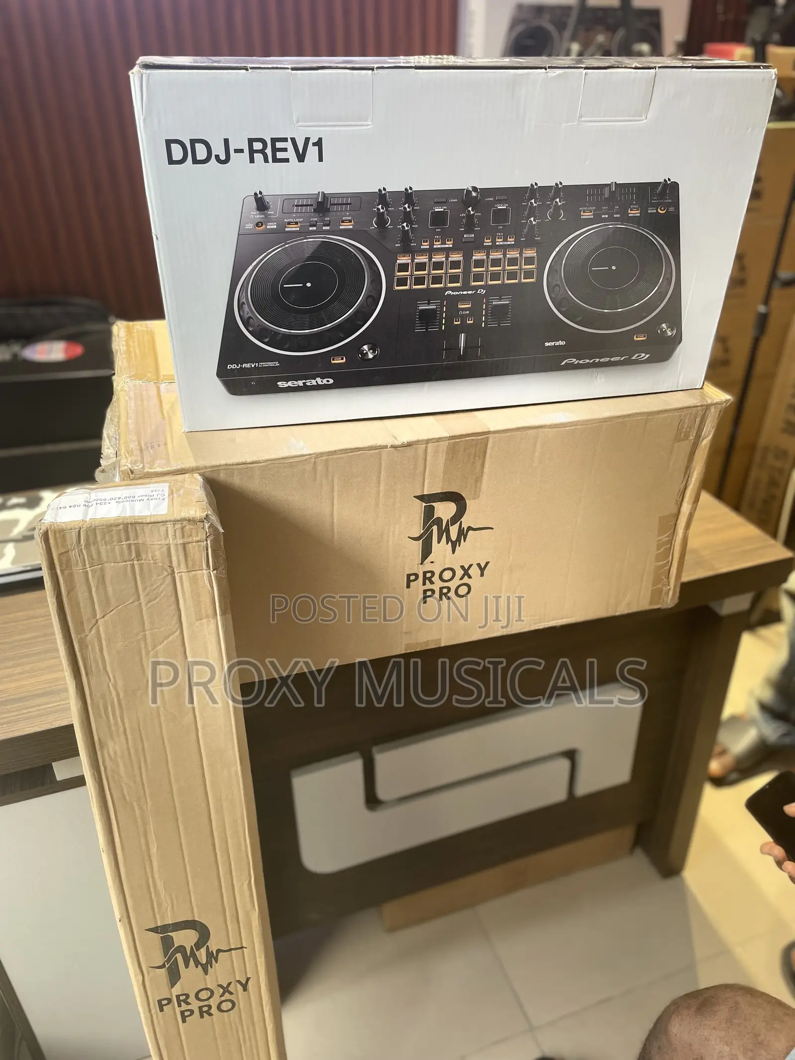 DDJ-Rev1 Controller, Flight Case/Box Stand