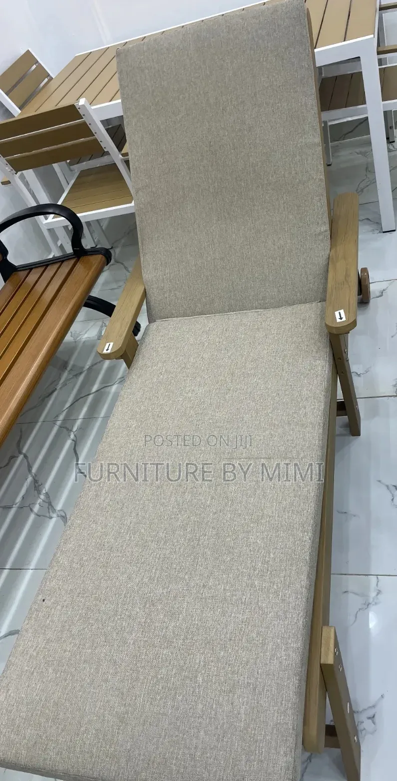  Premium Luxury Wooden Sun Lounger With Comfy Cushion – Neatly Used.