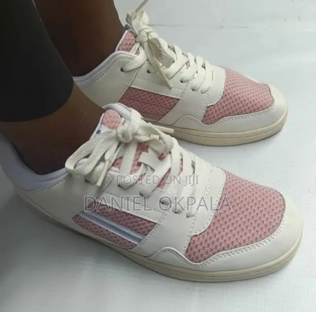 Stock Unisex Sneakers