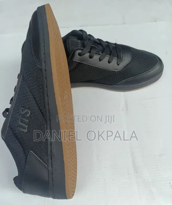 Stock Unisex Sneakers