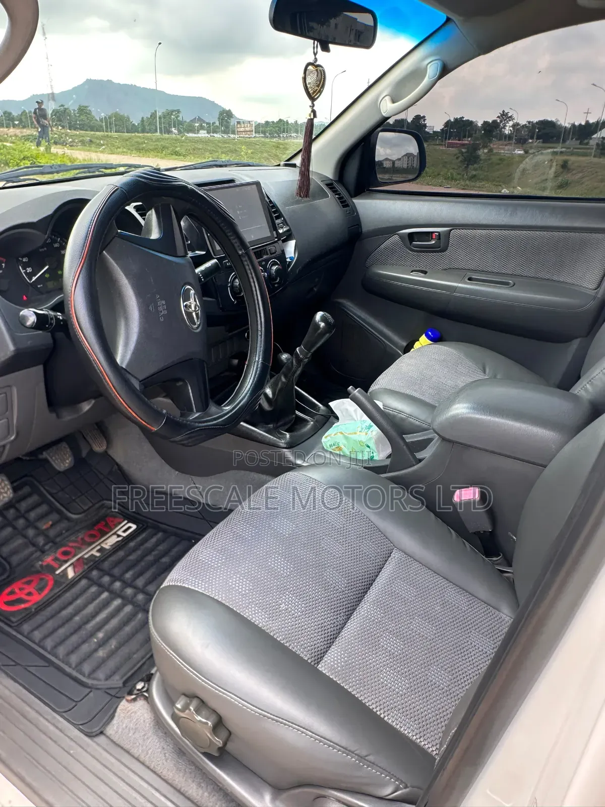 Toyota Hilux 2012 White