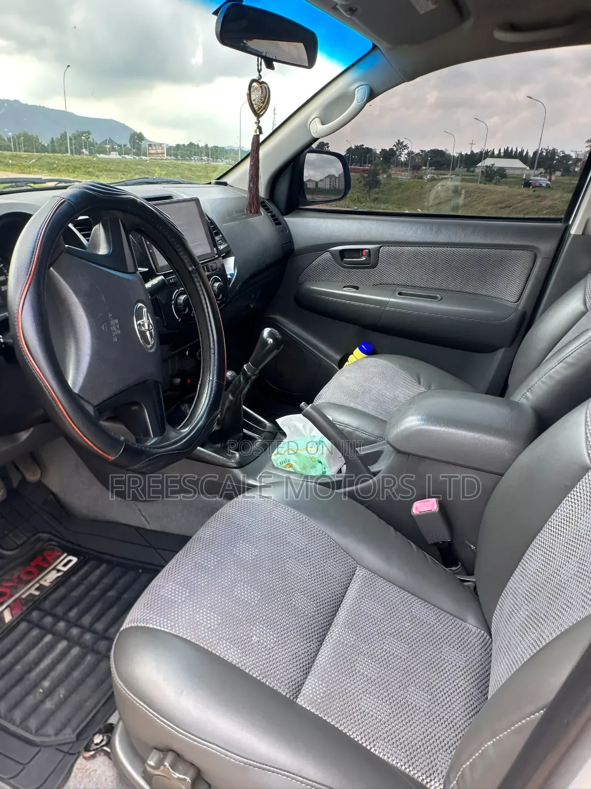 Toyota Hilux 2012 White