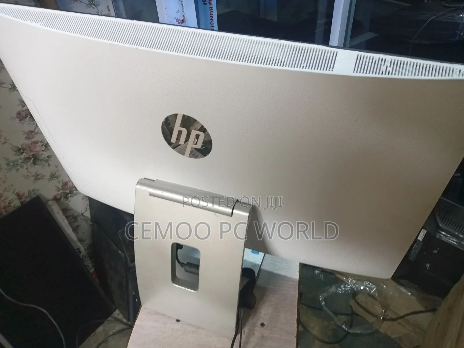 Desktop Computer HP Pavilion 27 8GB Intel Core i5 HDD 500GB