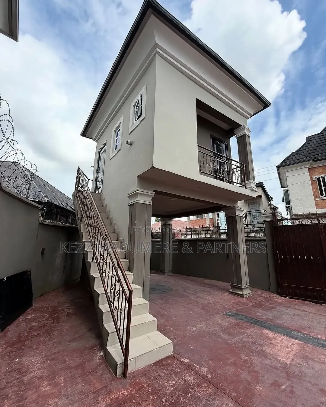 6bdrm Duplex in Farm Road 2 , Eliozu for sale