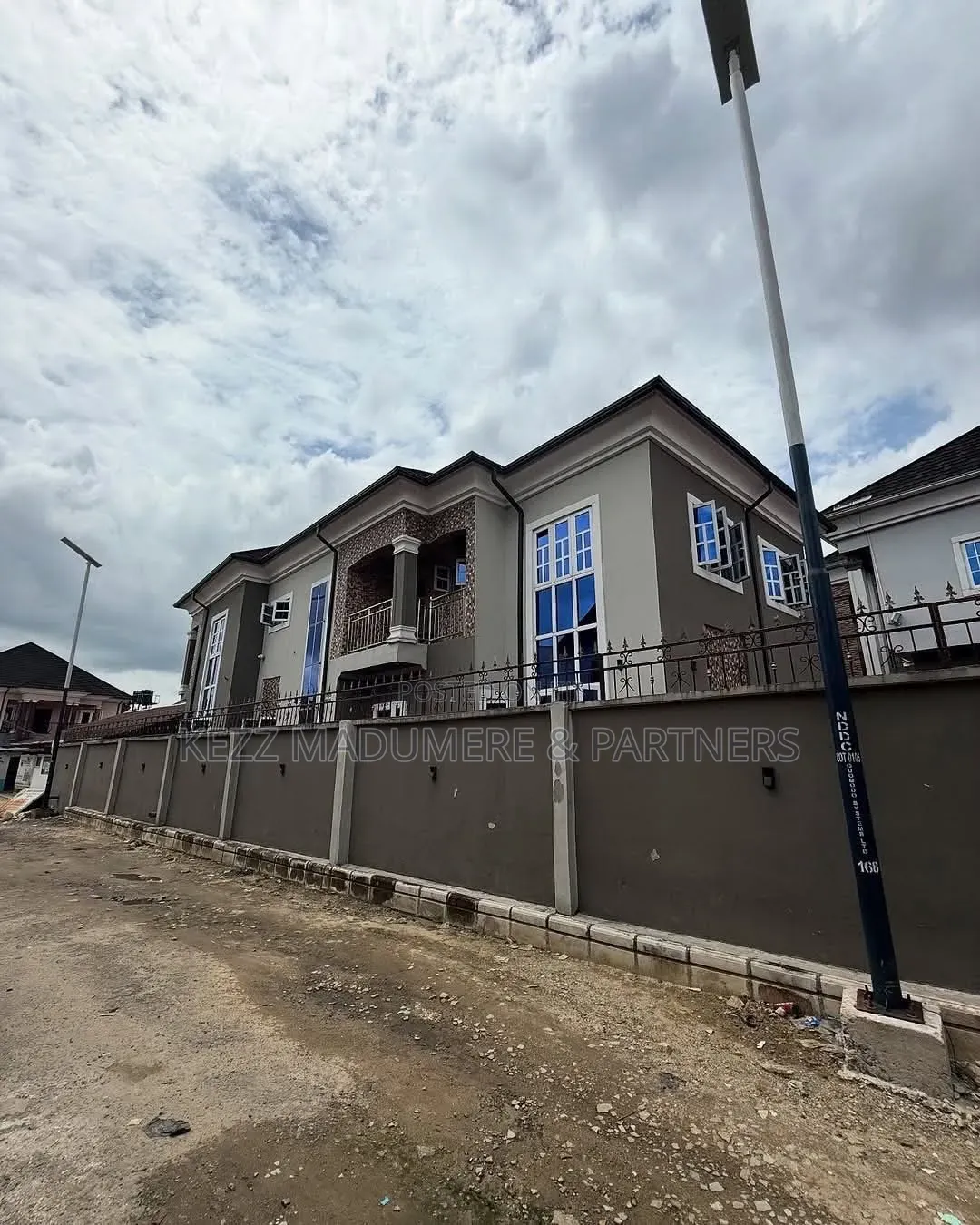 6bdrm Duplex in Farm Road 2 , Eliozu for sale