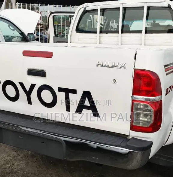 Toyota Hilux 2012 White