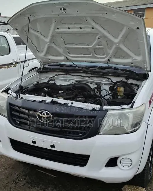 Toyota Hilux 2012 White