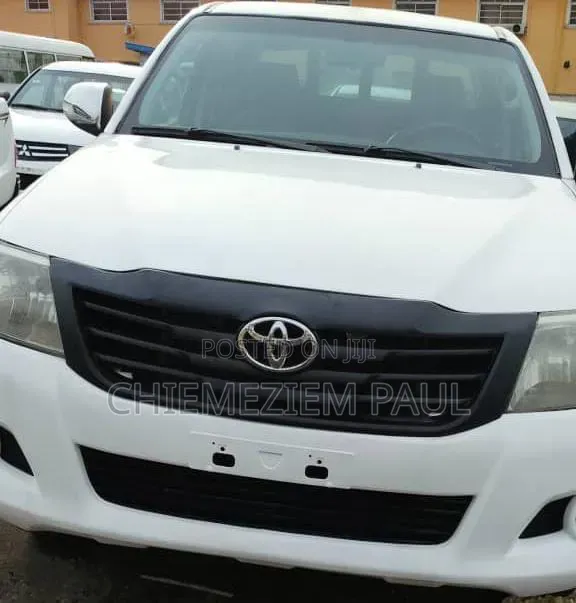 Toyota Hilux 2012 White