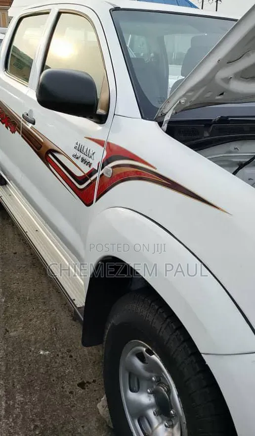 Toyota Hilux 2012 White
