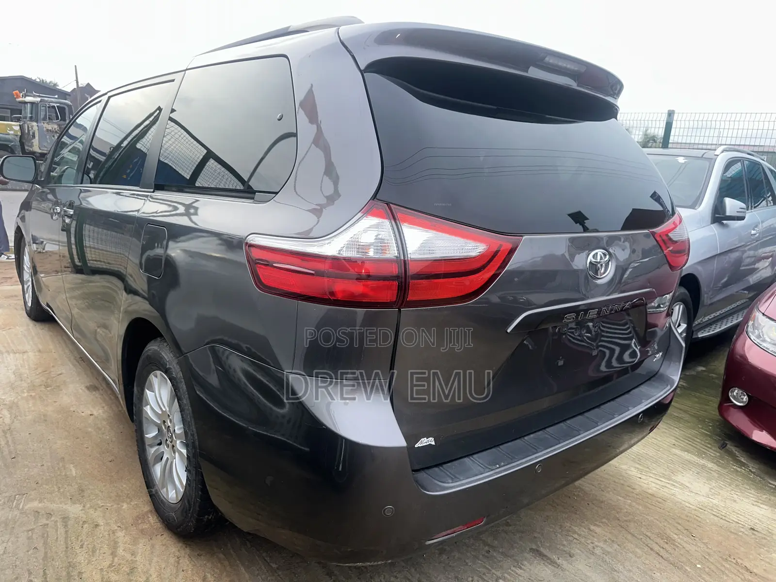 Toyota Sienna XLE 7 Passenger Auto Access Seat (3.5L 6cyl 6A) 2016 Gray