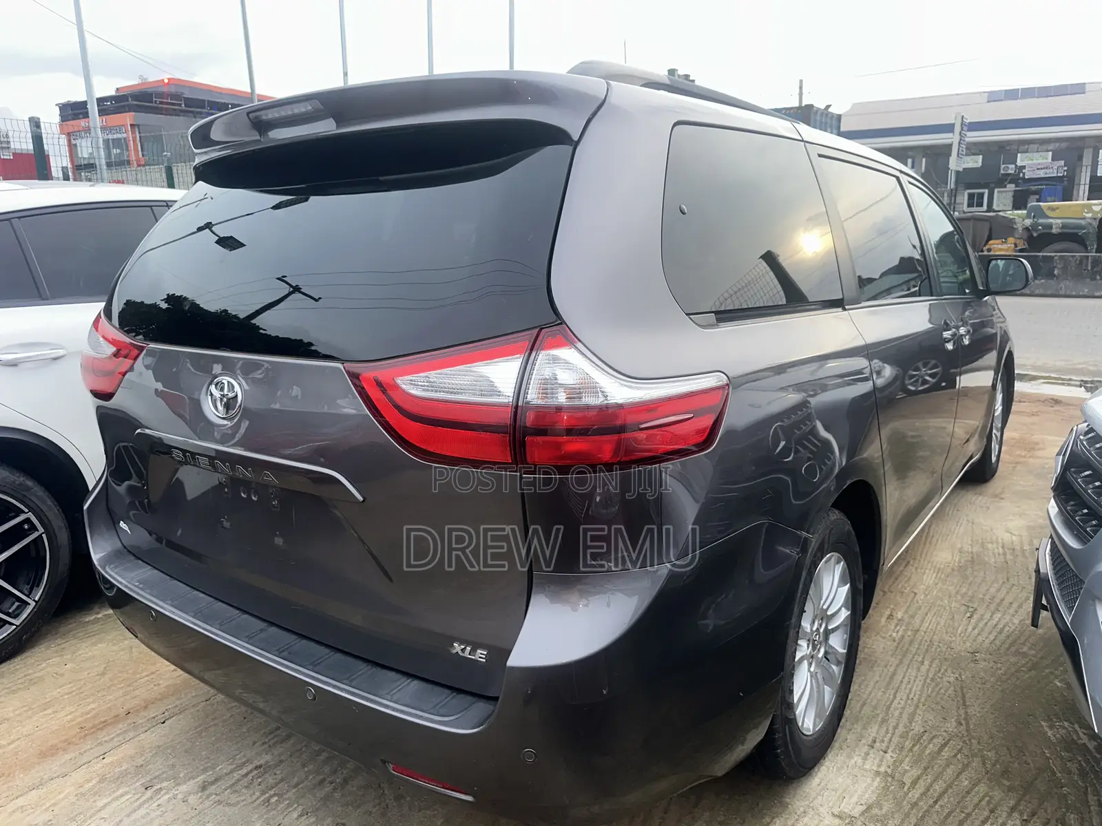 Toyota Sienna XLE 7 Passenger Auto Access Seat (3.5L 6cyl 6A) 2016 Gray