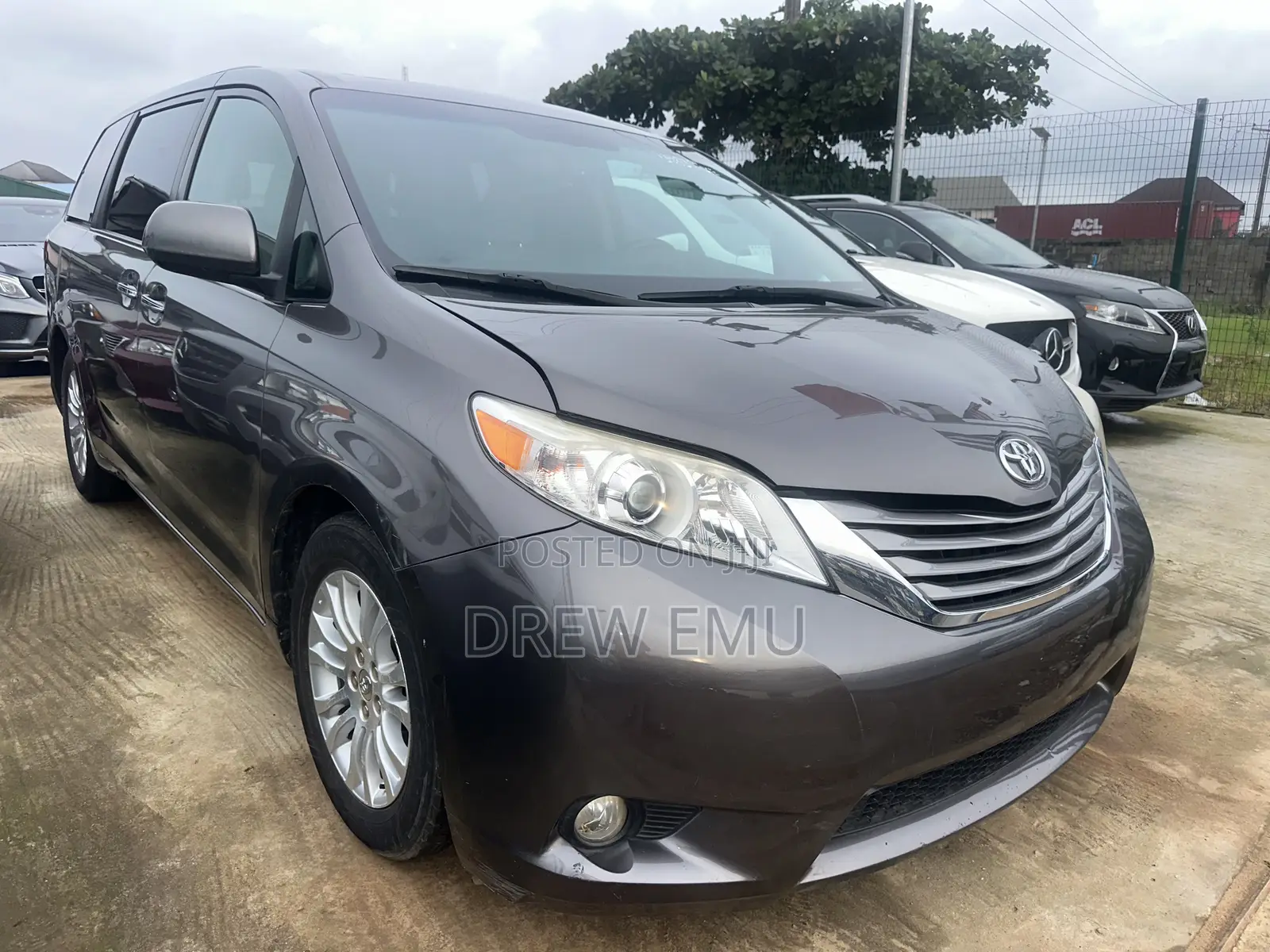 Toyota Sienna XLE 7 Passenger Auto Access Seat (3.5L 6cyl 6A) 2016 Gray