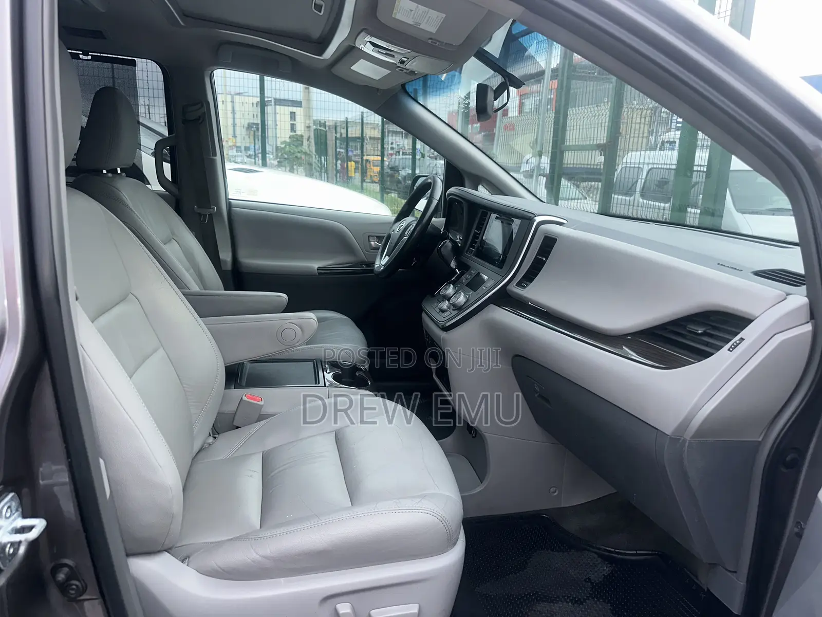 Toyota Sienna XLE 7 Passenger Auto Access Seat (3.5L 6cyl 6A) 2016 Gray