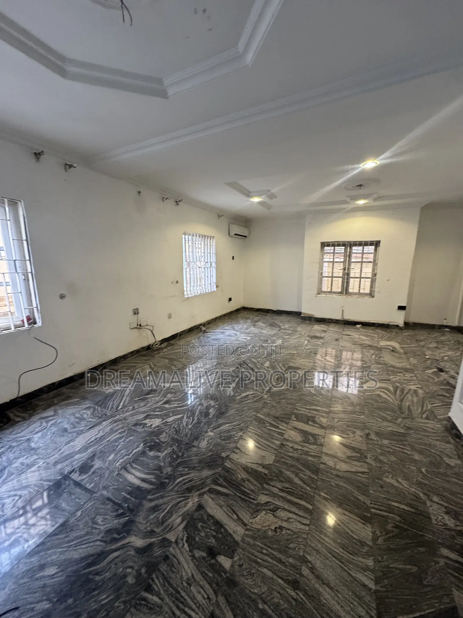 3bdrm Apartment in Wuse 2 for rent