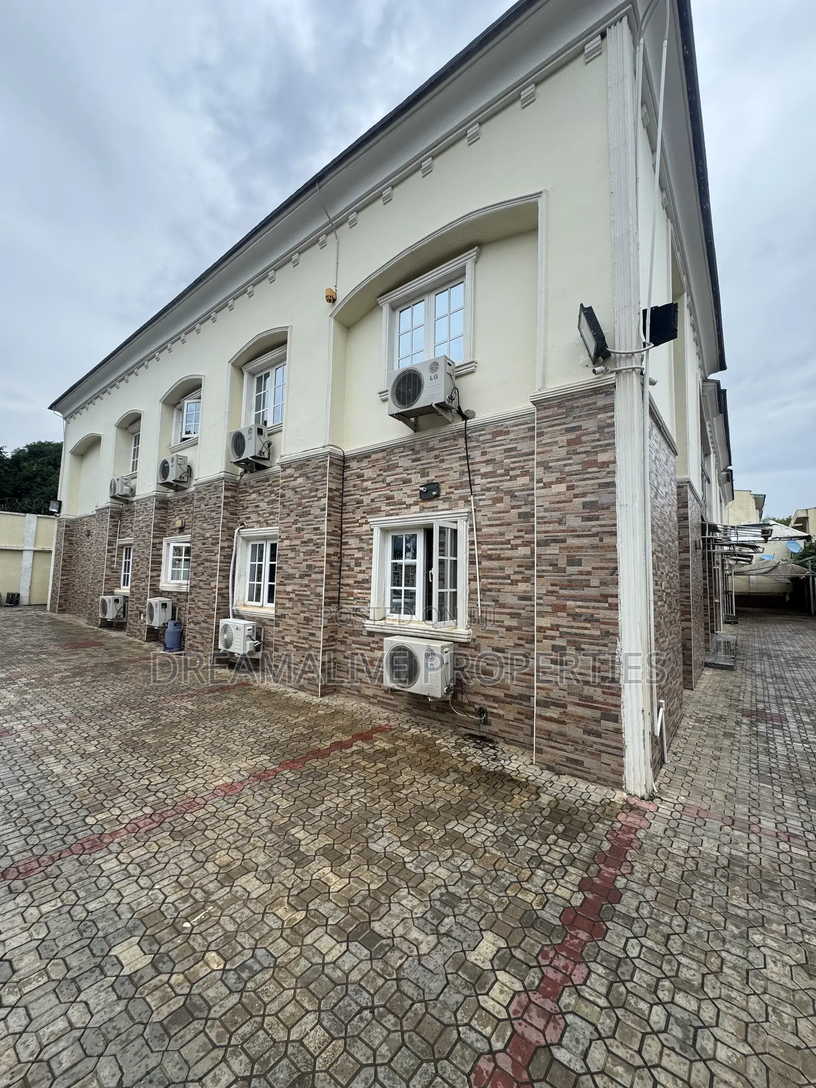 3bdrm Apartment in Wuse 2 for rent