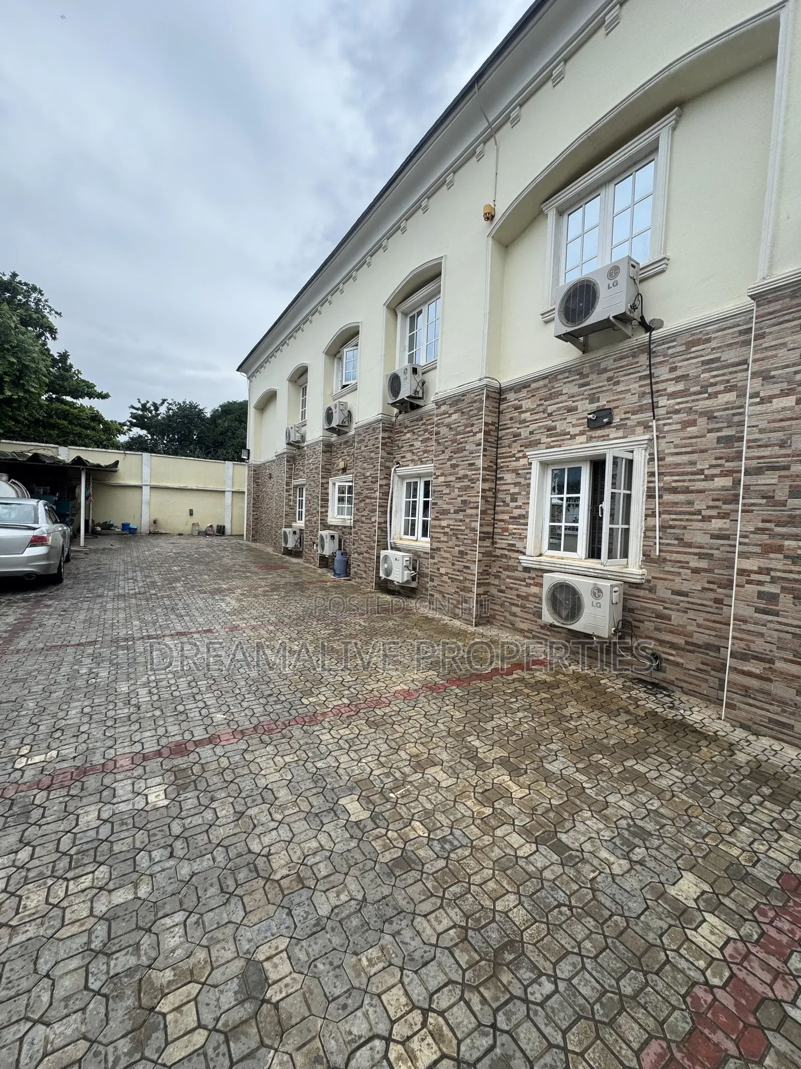 3bdrm Apartment in Wuse 2 for rent
