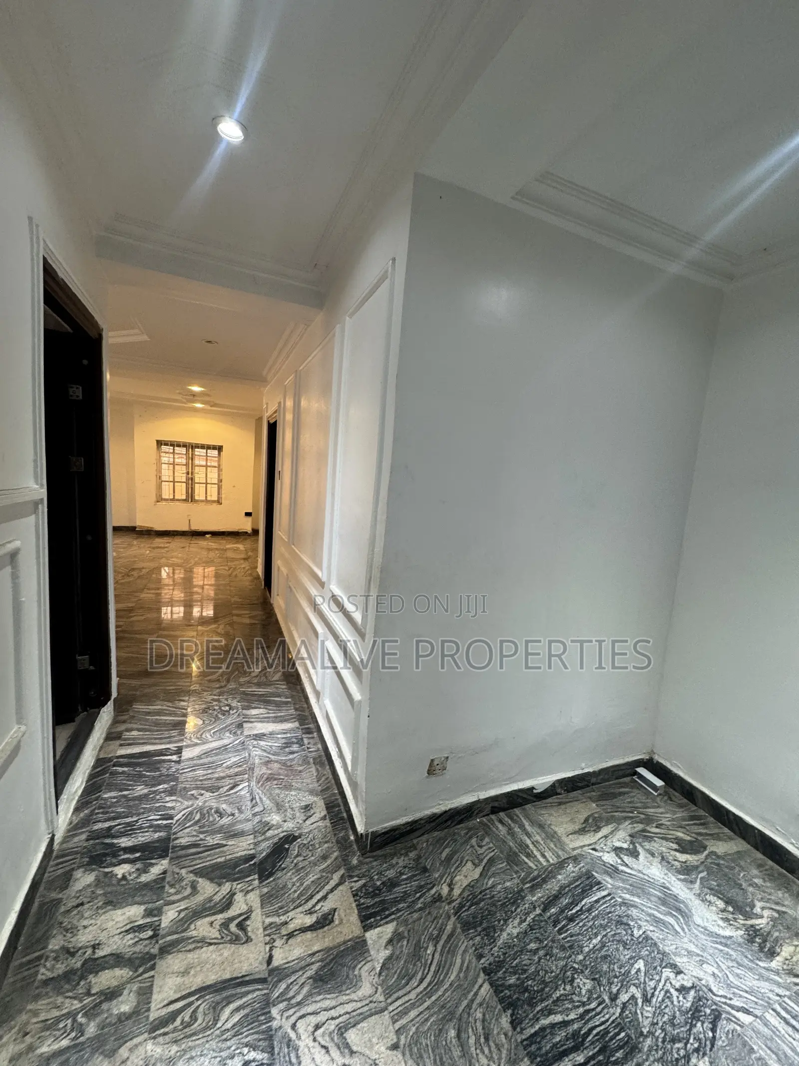 3bdrm Apartment in Wuse 2 for rent
