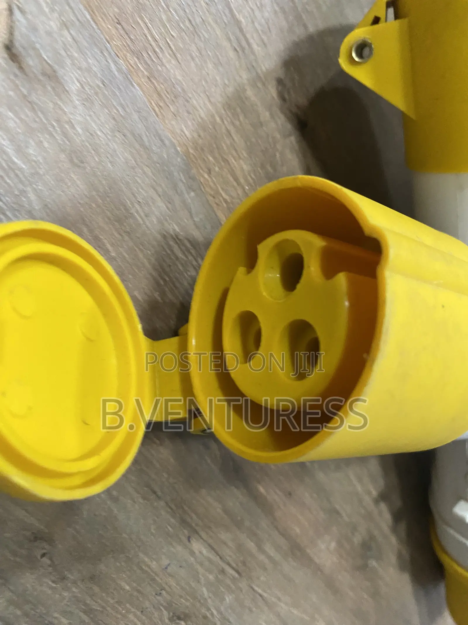 110v 16a 3-Way Splitter Adaptor