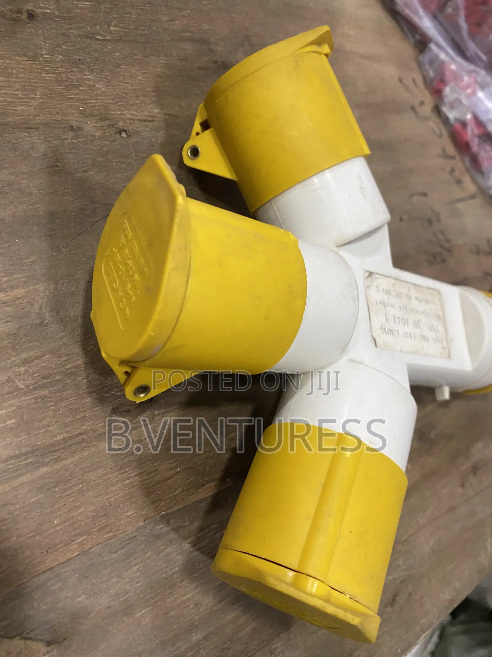 110v 16a 3-Way Splitter Adaptor