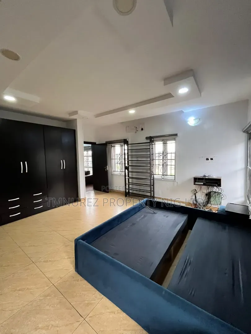 4bdrm Duplex in Airport Road / Ikeja for sale