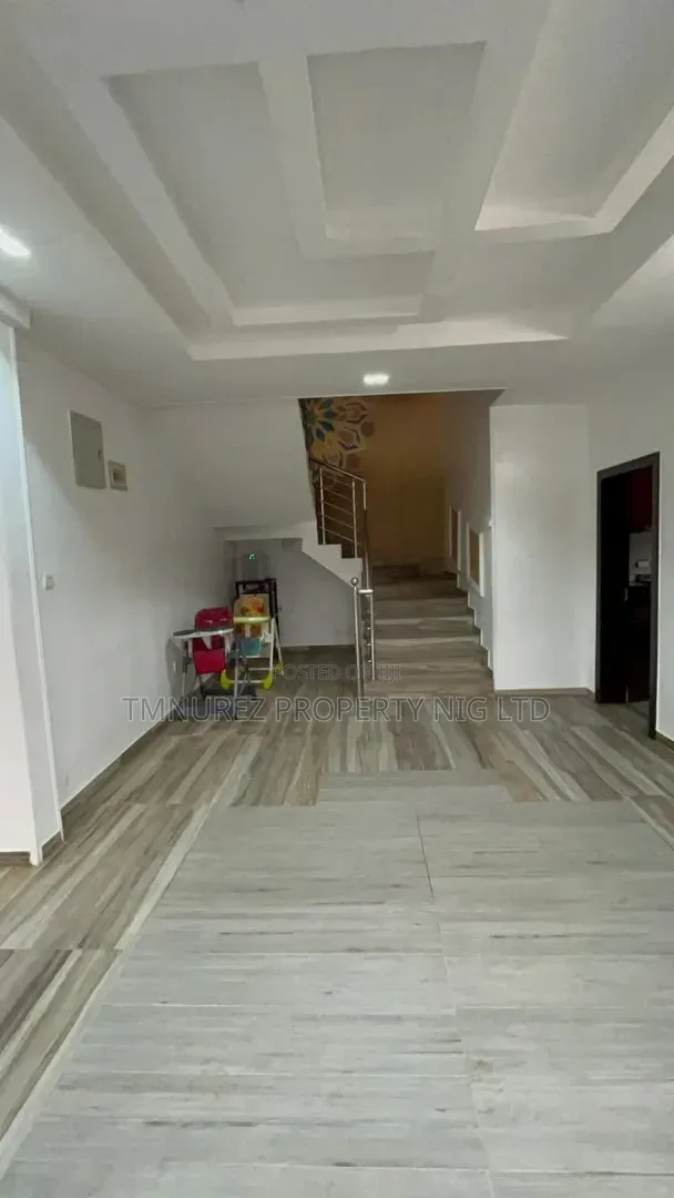 4bdrm Duplex in Airport Road / Ikeja for sale