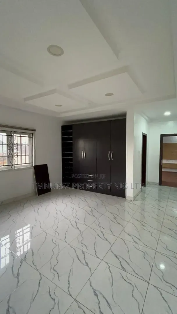 4bdrm Duplex in Airport Road / Ikeja for sale