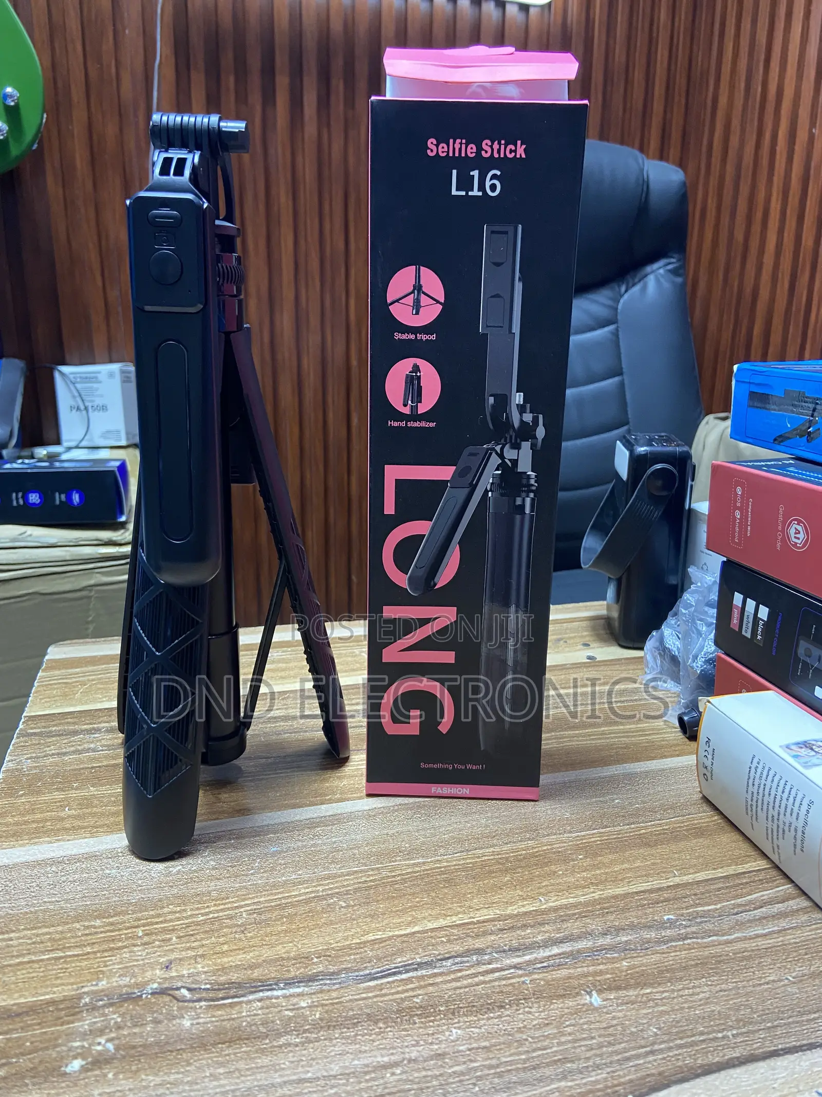 L16 Long Selfie Stick + Tripod