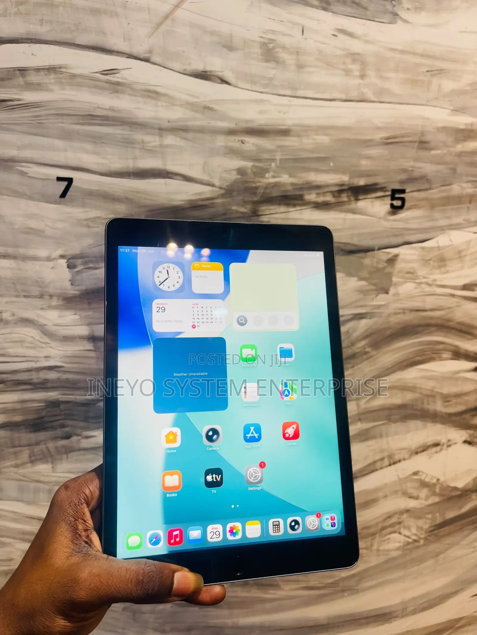 Apple iPad Wi-Fi 64 GB Gray