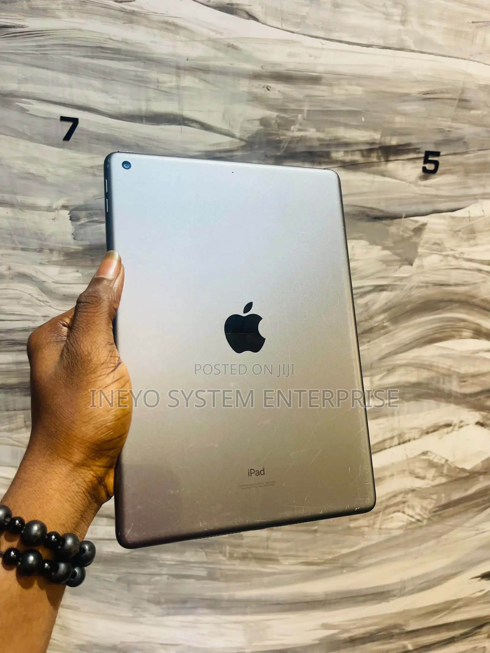 Apple iPad Wi-Fi 64 GB Gray