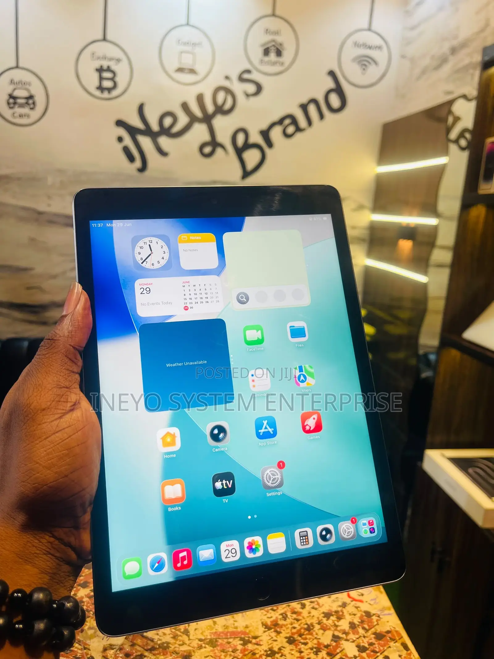 Apple iPad Wi-Fi 64 GB Gray