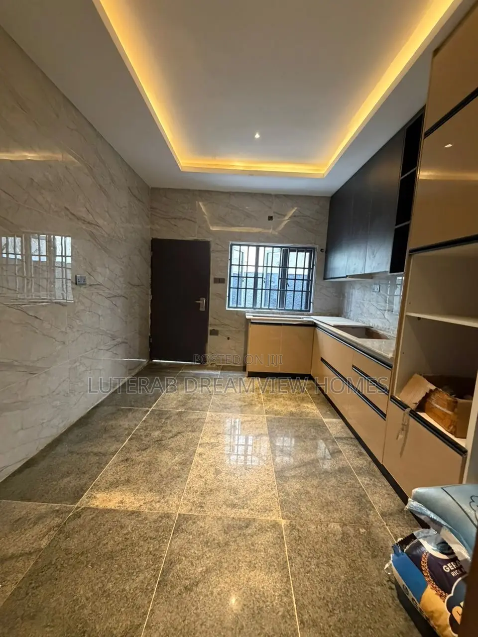 4bdrm Duplex in Wuse for sale