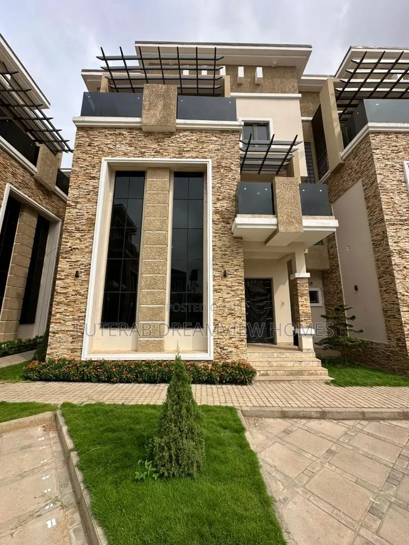 5bdrm Townhouse/Terrace in Jahi for sale