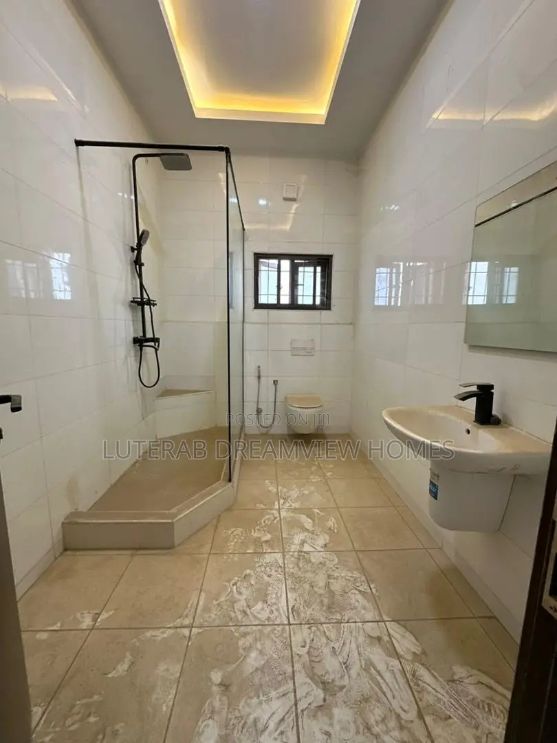 5bdrm Townhouse/Terrace in Jahi for sale